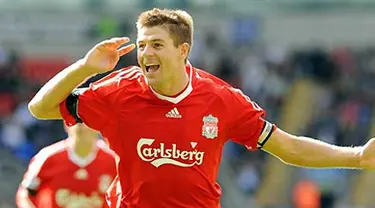 Kapten Liverpool, Steven Gerrard bergembira setelah mencetak  gol penentu kemenangan dalam lanjutan Liga Premier menghadapi Bolton Wanderers di Reebok stadium, Bolton, 29 Agustus 2009. AFP PHOTO/ANDREW YATES