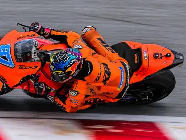 Hanya dalam hitungan hari, kalender MotoGP 2022 siap dimulai. Total 24 pembalap akan bersaing dalam 21 seri, jumlah balapan terbanyak sejak pertama kali bergulir pada 1949. Lima dari 24 pembalap merupakan rookie atau pendatang baru di MotoGP. Siapa saja sih? (AFP/Ahmad Fadali)