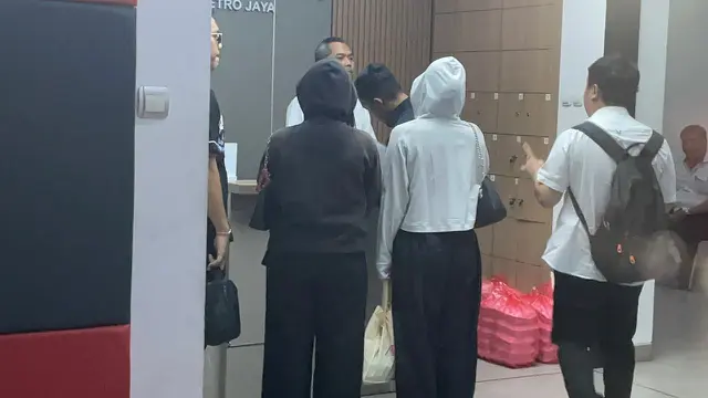 Korban Dugaan Kasus Kekerasan Seksual Betrand Peto Sambangi Polda Metro Jaya untuk Jalani Pemeriksaan