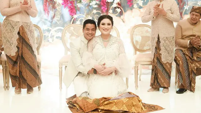 Tampil Memesona, Ini 7 Momen Acara Tujuh Bulanan Angbeen Rishi dan Adly Fairuz