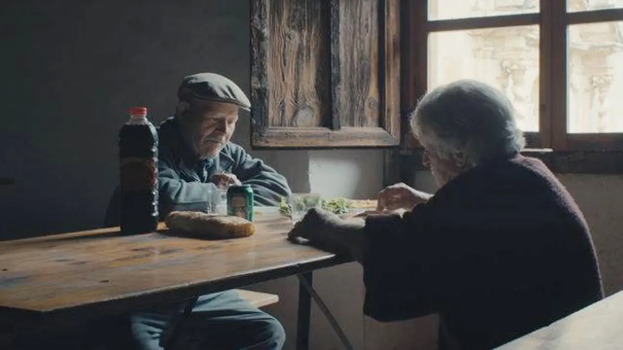 Kisah Pasangan Lansia yang Hidup di Desa Tak Berpenghuni
