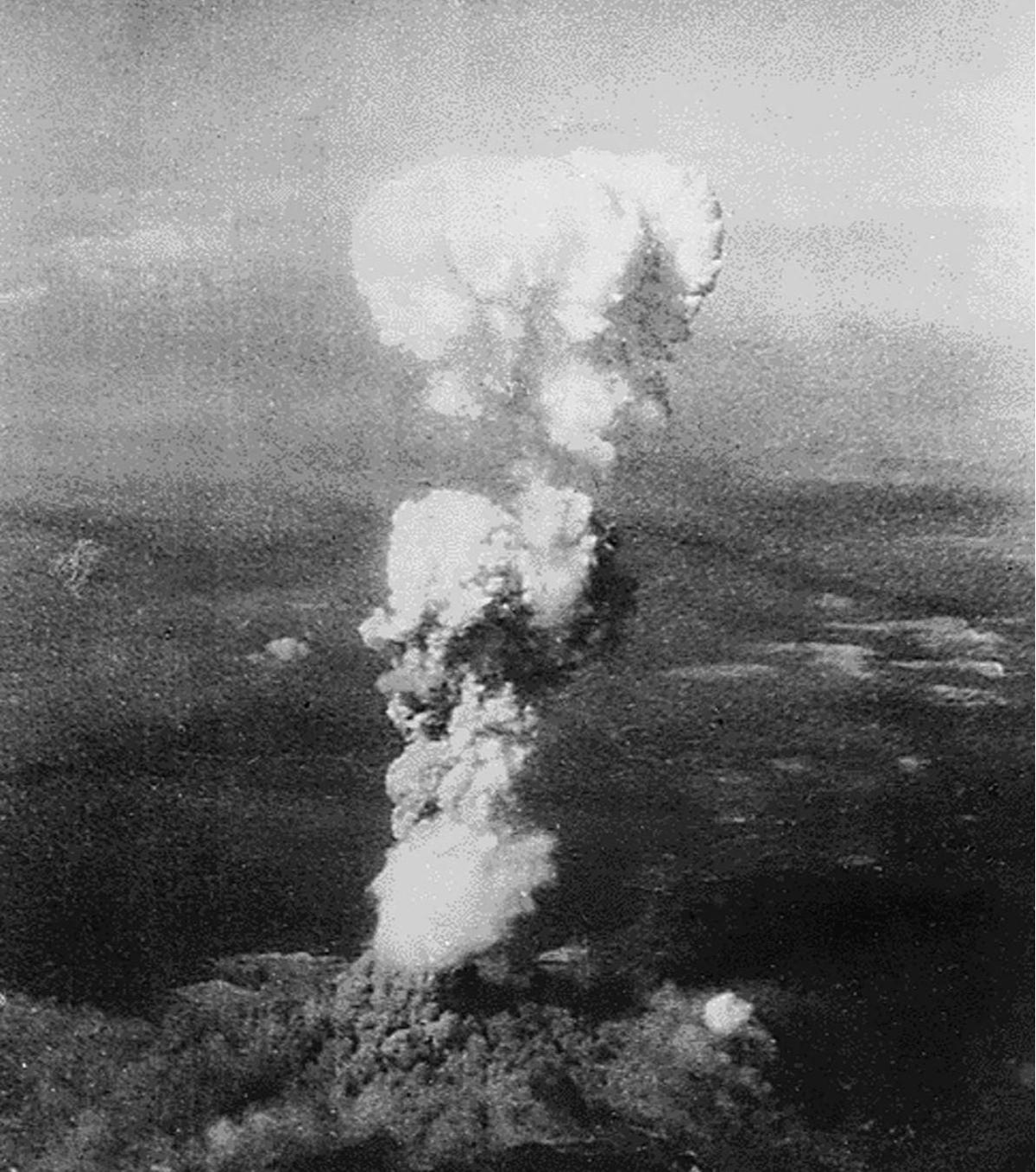FOTO: 80 Tahun Tragedi Hiroshima, Api Unggun Menyala untuk Perdamaian