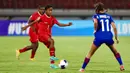<p>Pemain Timnas Indonesia Putri U-17, Putri Allya (kiri) berusaha melewati penjagaan pemain Timnas Filipina Putri U-17, Kieran Bradley pada laga Grup A Piala Asia Wanita U-17 2024 di Stadion Kapten I Wayan Dipta, Gianyar, Bali, Senin (6/5/2024). (Dok. PSSI)</p>