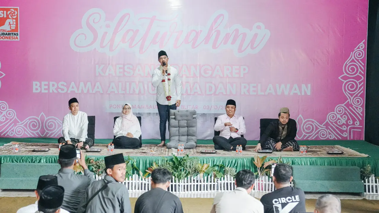 Ketua Umum Partai Solidaritas Indonesia (PSI) Kaesang Pangarep saat melakukan safari politik di Jawa Timur.