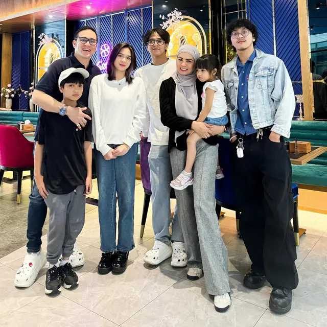7 Momen Perayaan Ultah Zee JKT48 Bersama Saudara Kembar, Tampil Kompak