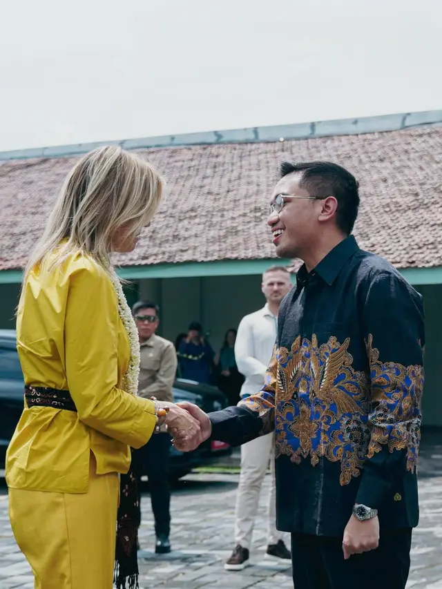 6 Potret Ratu Máxima Kunjungi Mangkunegaran Solo, Disambut Hangat Gusti Bhre