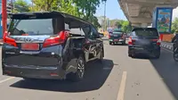 Mobil Sekprov Sulsel Diludahi Pengguna Jalan