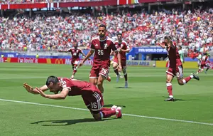 Khoukhi membawa Qatar meraih poin pertama di Piala Dunia berkat golnya ke gawang Swiss di menit akhir (AFP)