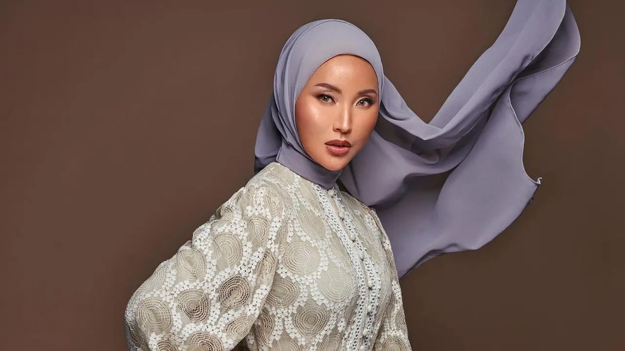 Bangun 1000 Masjid Usai Mualaf, Ini 6 Potret Fitria Yusuf Anak Jusuf Hamka Pakai Kerudung