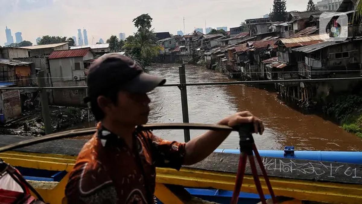 Kehidupan Warga Bantaran di Tengah Rencana Proyek Normalisasi Sungai Ciliwung
