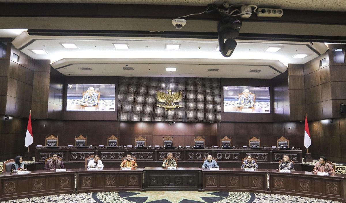 Sementara itu, Juru Bicara MK Fajar Laksono juga membenarkan adanya laporan terhadap Hakim Guntur di MKMK.<br>
