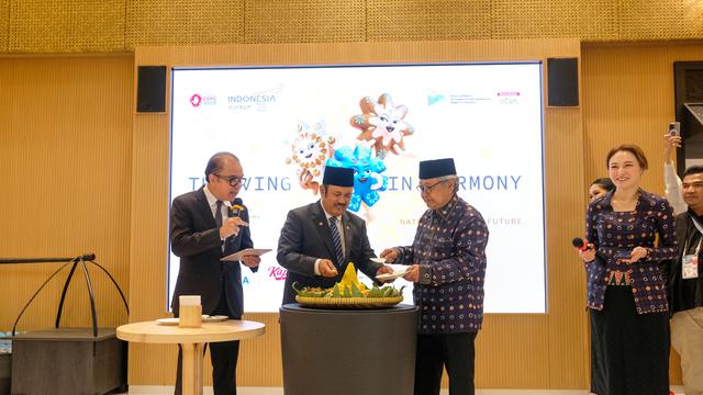 Duta Besar Indonesia untuk Jepang Heri Akhmadi saat meresmikan Paviliun Indonesia di World Expo 2025 Osaka, Minggu (13/4/2025). (Dok. KBRI Tokyo)