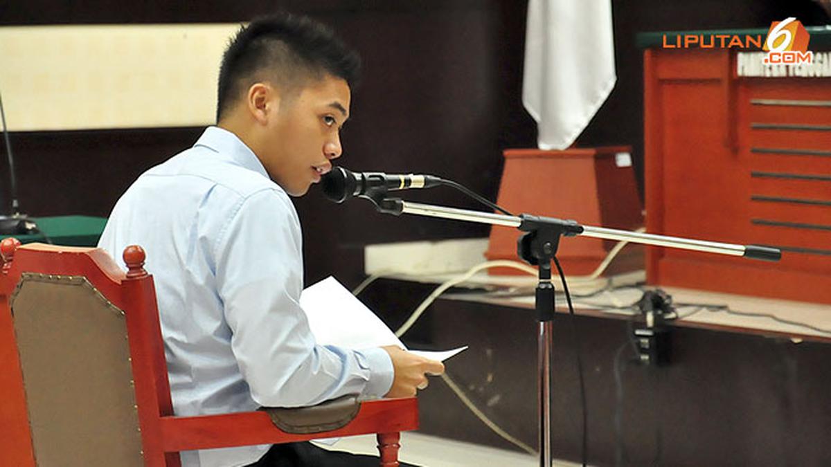 Hadapi Vonis Hakim, Rasyid Rajasa Tampak Pasrah - News Liputan6.com