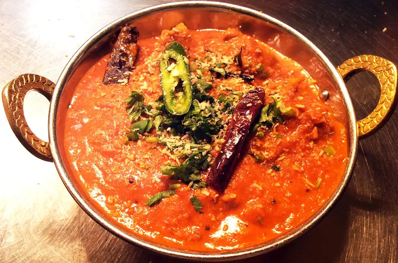 Jangan paksakan mencicip kuliner lokal. (Sumber Foto: wikimedia.com)