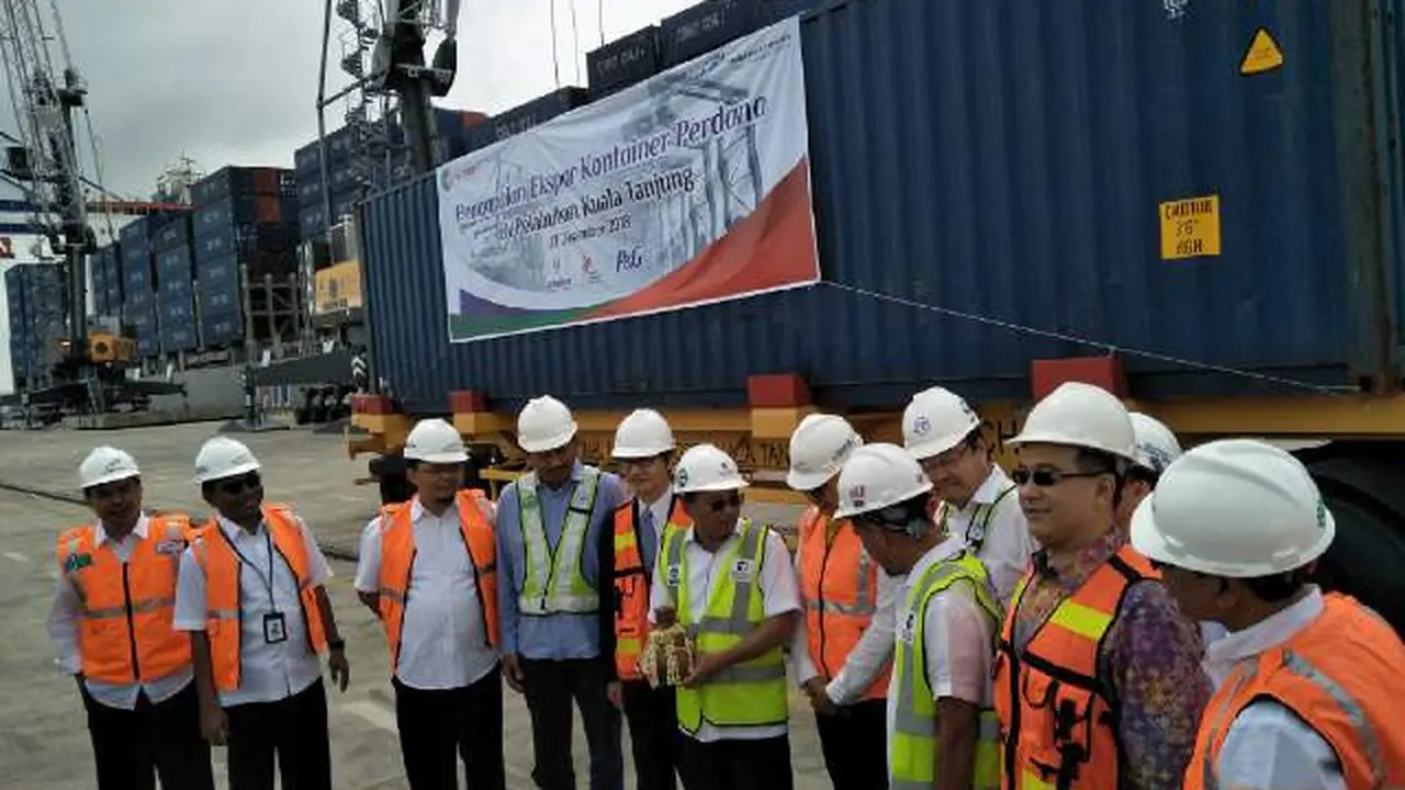 PT Pelabuhan Indonesia I (Persero) melaksanakan kegiatan pengapalan perdana ekspor sebanyak 180 box atau 205 TEUs di Kuala Tanjung Multipurpose Terminal (KTMT), Sumatera Utara. Liputan6.com/Septian Deny