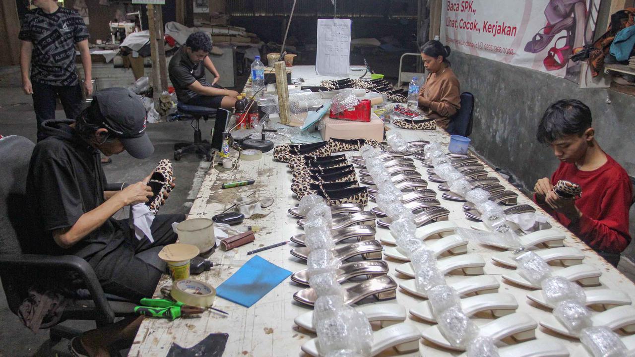 FOTO: Industri Alas Kaki Nasional Melangkah Kencang, UMKM Jadi Penopang Utama
