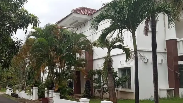 Bagian Luar Rumah Eko Patrio