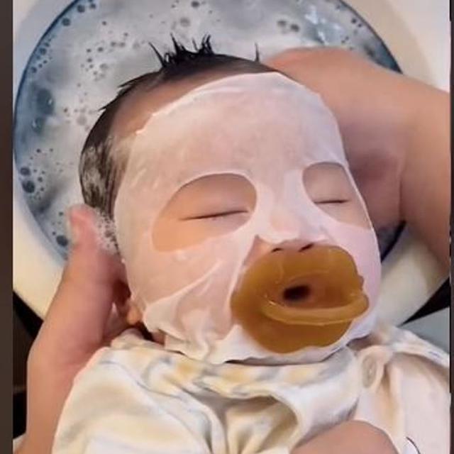 Ibu Ajak Bayinya Perawatan Masker dan Spa, Warganet Gemas Lihat Wajah Lucunya