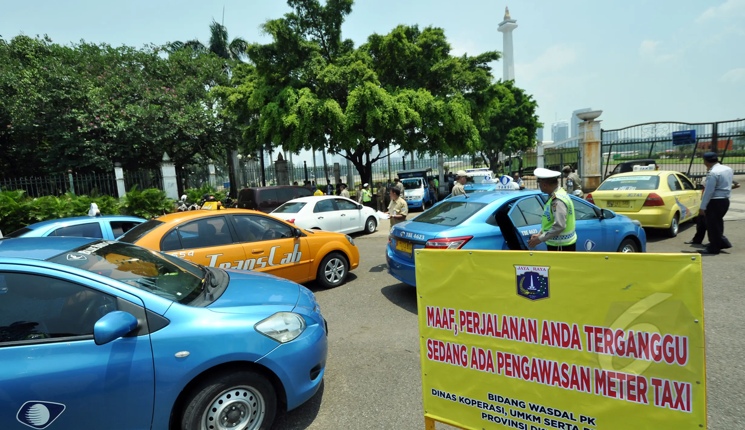 Pemeriksaan Meter Taksi - Foto Liputan6.com