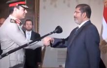 Momen Lawas Abdel Fattah el-Sisi Dilantik Presiden Mesir Mohamed Morsi Jadi Menhan, Kemudian Hari Malah Berkhianat Mengkudeta