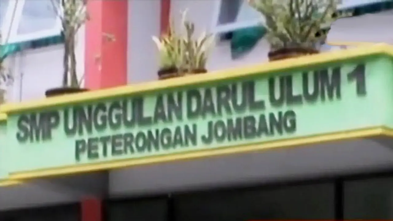 Segmen 2: Santri Tewas Dikeroyok hingga Kacamata Khusus Gerhana