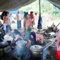 Relawan Mak Ganjar Bangun Dapur Umum- Door to Door Bagikan Bantuan Korban Gempa Cianjur.
