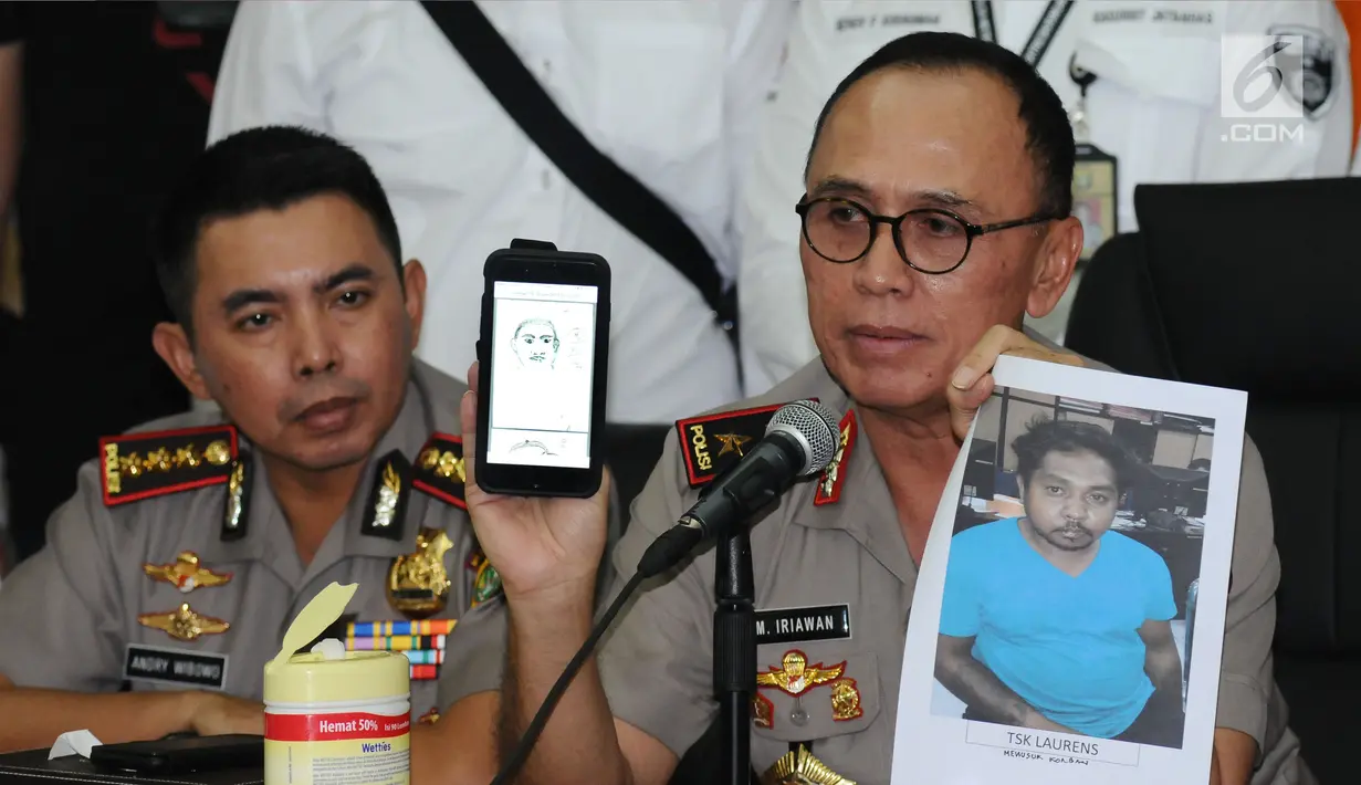Kapolda Metro Jaya, Irjen Pol M Iriawan menunjukkan kemiripan sketsa wajah tersangka kasus kekerasan saat rilis di Jakarta, Kamis (13/7). Polisi menangkap empat orang dan masih memburu satu tersangka lainnya. (Liputan6.com/Helmi Fithriansyah)