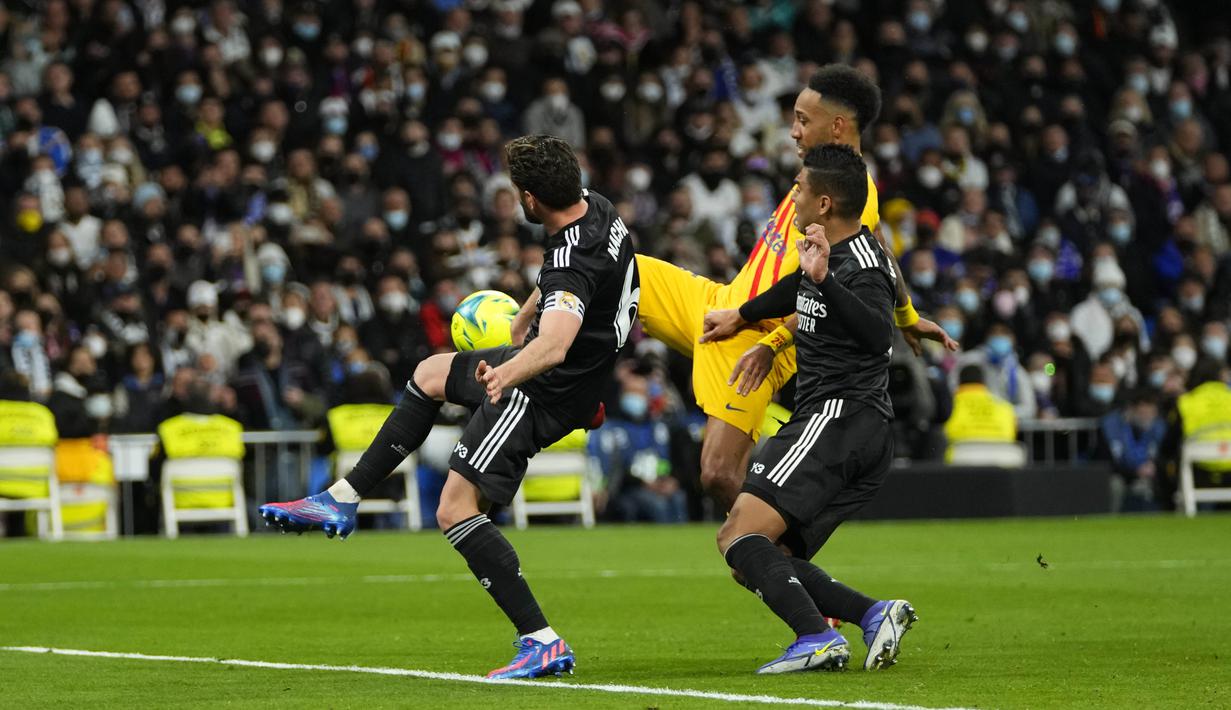 Sejak kepindahannya dari Arsenal, Aubameyang seakan tak berhenti mencetak gol dan mengukir catatan gemilang untuk klub barunya Barcelona. (AP/Manu Fernandez)