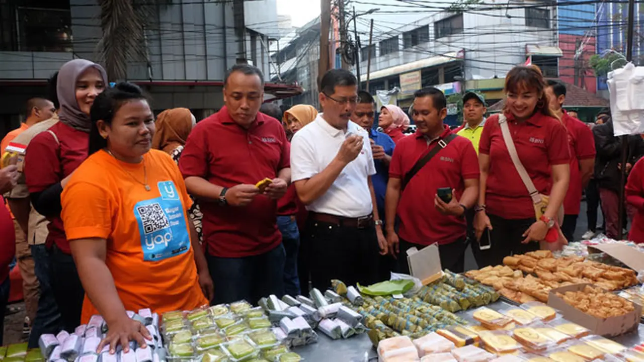 Jajan Kue Subuh di Blok M Bisa Pakai BNI yap!