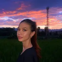 Yuki Kato saat Lebaran di Kampung Halaman dengan gaya membumi. [@yukikt]