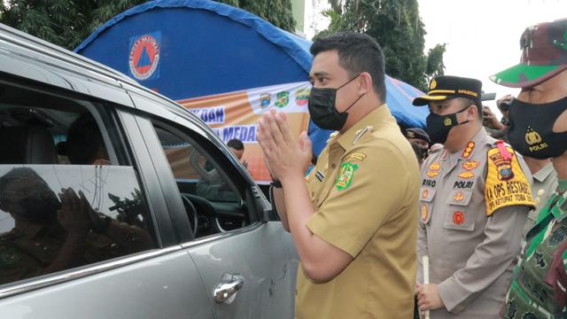 Cegah Warga Medan Tertular Covid-19, Bobby Nasution Tinjau Langsung Penyekatan Batas Kota