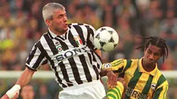 2. Fabrizio Ravanelli – Pria kelahiran Perugia ini adalah pahlawan Juventus saat menjuarai Liga Champions tahun 1996. Lima gelar ia persembahkan untuk Bianconeri mulai dari Scudetto, Liga Champions, Piala UEFA, Coppa hingga Super Italia. (AFP/Valery Hache)
