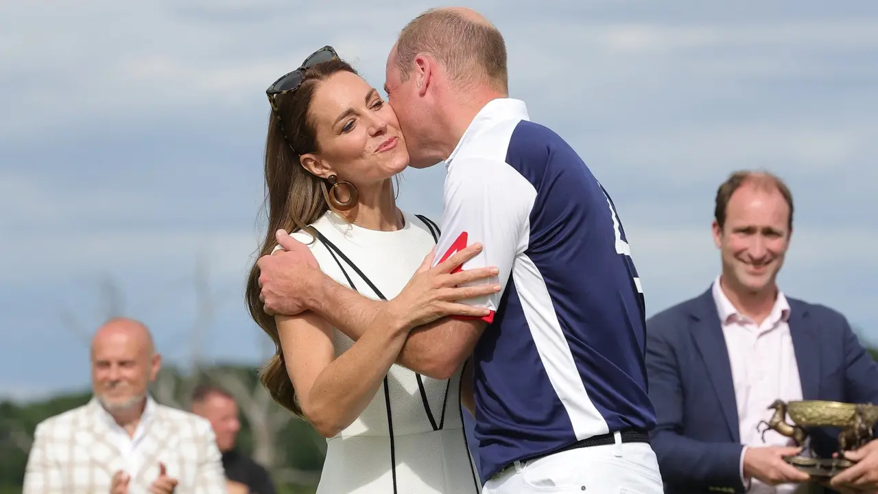 Kate Middleton di acara Guards Polo Club kenakan gaun rancangan Emilia Wickstead