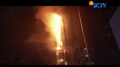 Bocah ini menirukan ibunya yang tengah menikmati pijat di sebuah tempat pijat. Lalu memasukkan wajahnya di lubang pijat tapi tersangkut.
