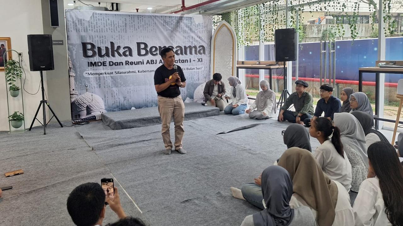 Rektor IMDE: Mahasiswa Adalah Bibit Pencari Kebenaran di Masa Depan