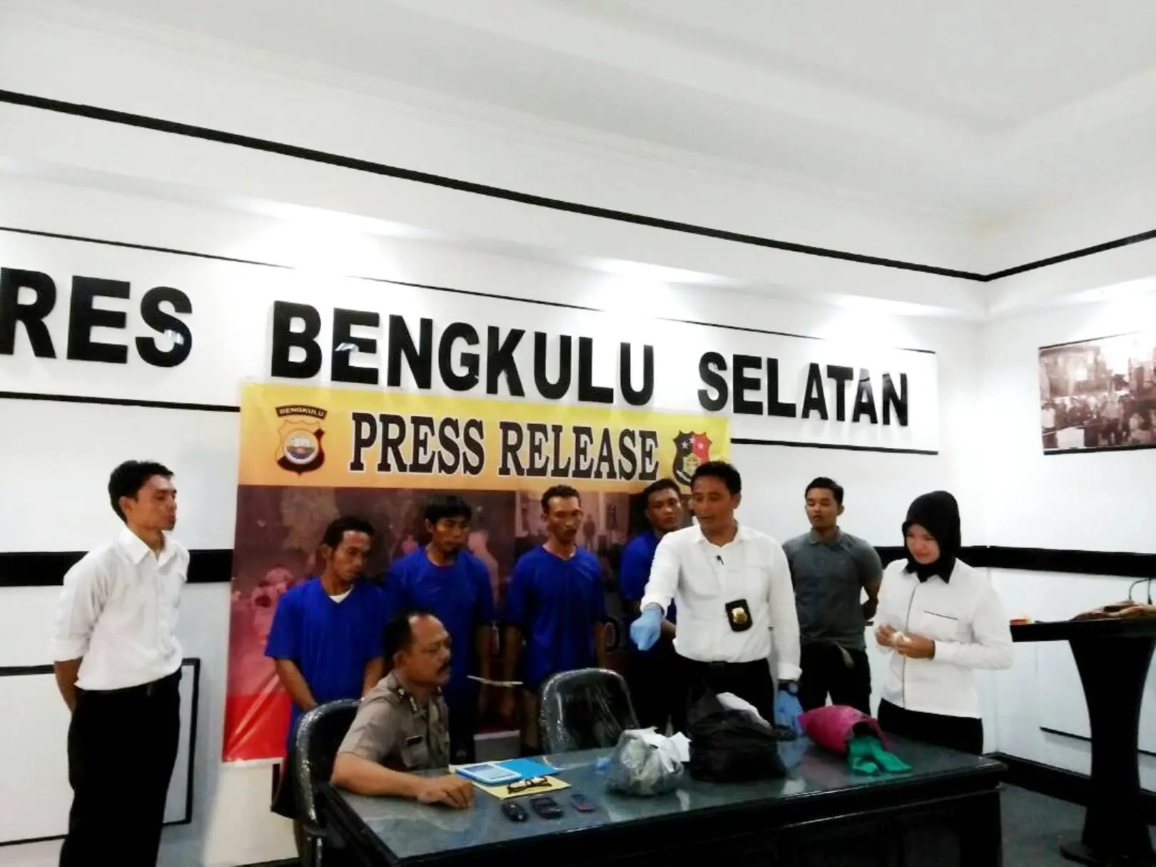 Korban pemerkosaan di Bengkulu Selatan ternyata sempat meminta izin kepada suaminya sebelum Digilir oleh 4 orang tersangka (Liputan6.com/Yuliardi Hardjo)