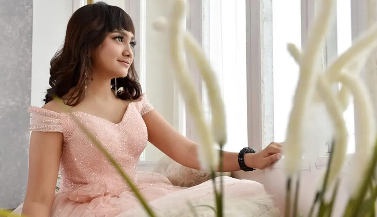 Memiliki paras cantik dan suara merdu, ternyata menyita perhatian publik. Meski baru berusia 16 tahun, Jihan sudah memiliki banyak fans. Bahkan, ia sudah memiliki nama fans club dengan nama JYLO (Jihan Audy Lovers). (Liputan6.com/IG/@jihanaudy123_real)