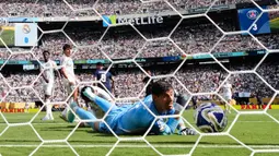 Pada laga kali ini, PSG tampil mendominasi dengan menaklukkan Real Madrid empat gol tanpa balas. (AP Photo/Seth Wenig)