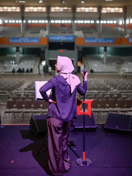 Nggak perlu terlalu ribet pula untuk memilih cara memakai hijab. (instagram/tantrisyalindri)