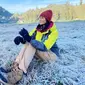 Wisatawan mengabadikan fenomena Frozen di kawasan Ranupane Gunung Semeru, Lumajang (Istimewa)
