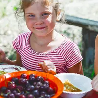 Jangan khawatir, jika anak sulit makan sayur dan buah. Siasati dengan alternatif ini saat memilih buah dan sayur untuk tumbuh kembang anak. (Foto: unsplash - Vitolda Klein_