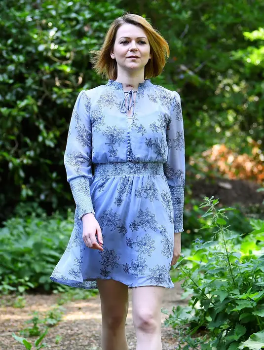 Yulia Skripal, putri mantan agen ganda Rusia Sergei Skripal selama wawancara kepada media untuk pertama kali di London, 23 Mei 2018. Yulia mengaku ingin pulang ke Rusia suatu saat setelah kondisinya benar-benar pulih. (Dylan Martinez/Pool via AP)