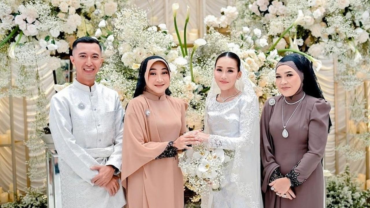 Menunggu Informasi Resmi Acara Pernikahan Ayu