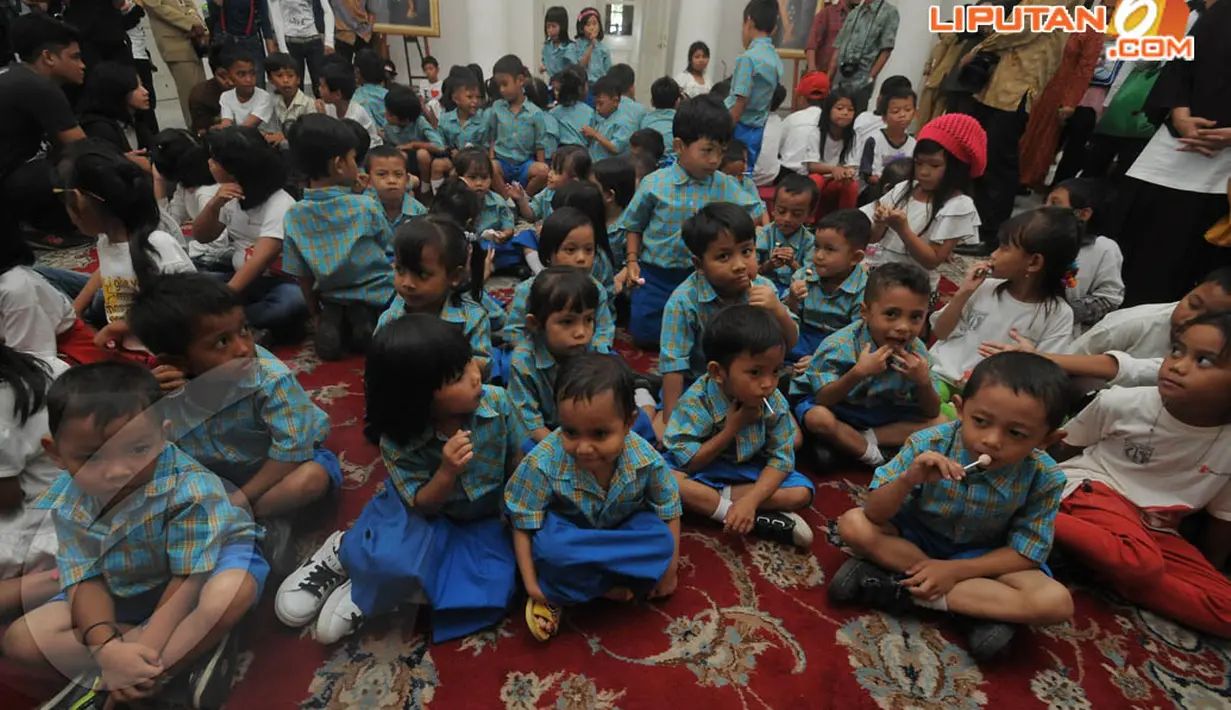 Mereka berkumpul di ballroom Balai Kota dan langsung diterima Gubernur DKI Jakarta Joko Widodo, Selasa (22/4/14). (Liputan6.com/Herman Zakharia)