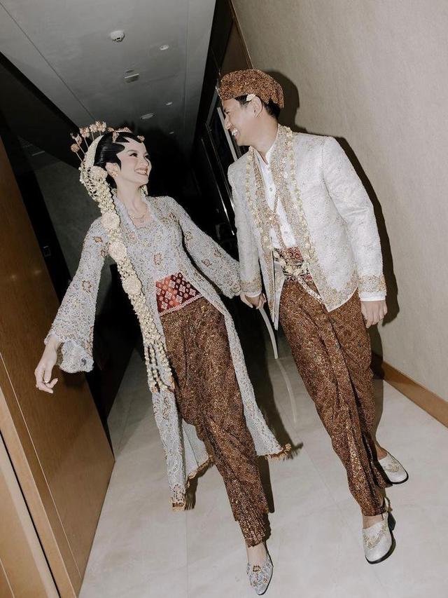 Dari Ujung Rambut hingga Ujung Kaki, Ini Seperangkat Pakaian Tradisional Perempuan Jawa dan Filosofinya - Regional Liputan6.com
