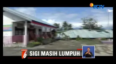 Isi ruangan baik meja maupun kursi yang berantakan akibat diguncang gempa masih pada posisi saat gempa baru saja terjadi.