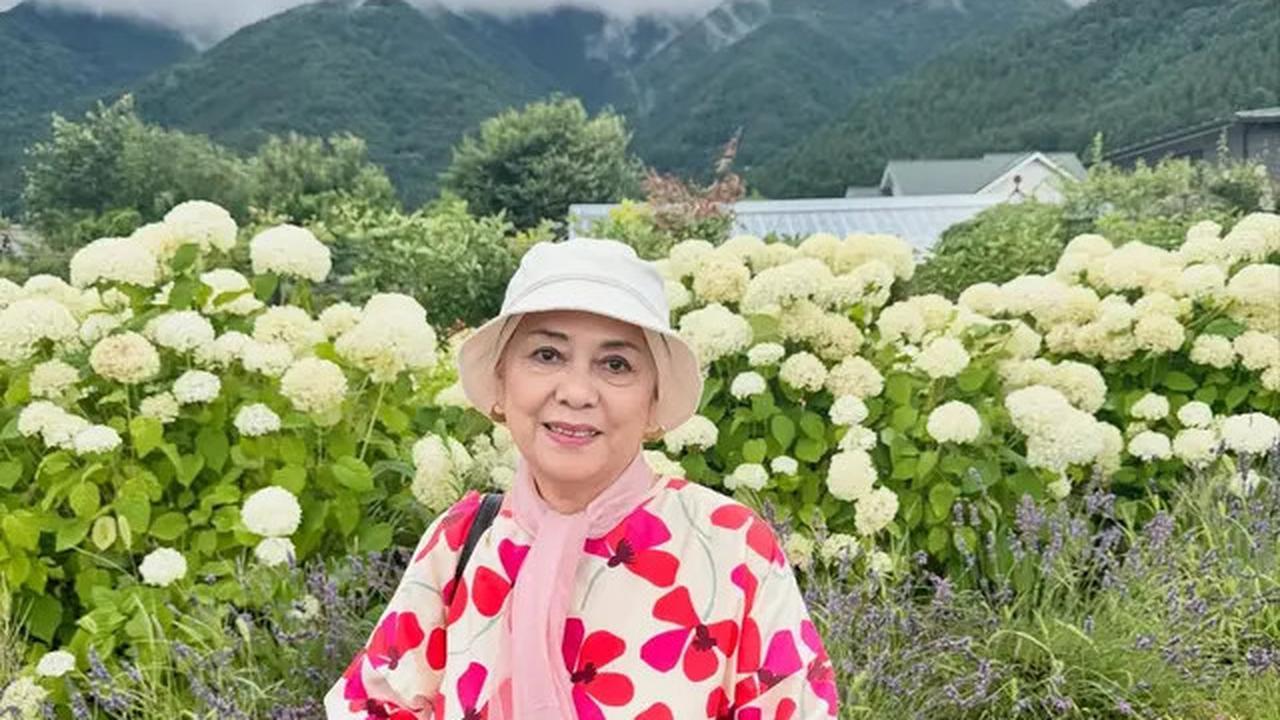Foto Yanni Mulyaningsih, Ibunda Annisa Pohan yang Awet Muda dan Tetap Stylish di Usia 71 Tahun