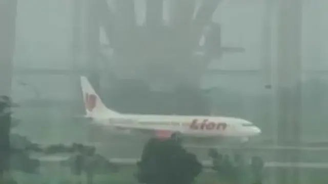 Bandara Kualanamu Berkabut