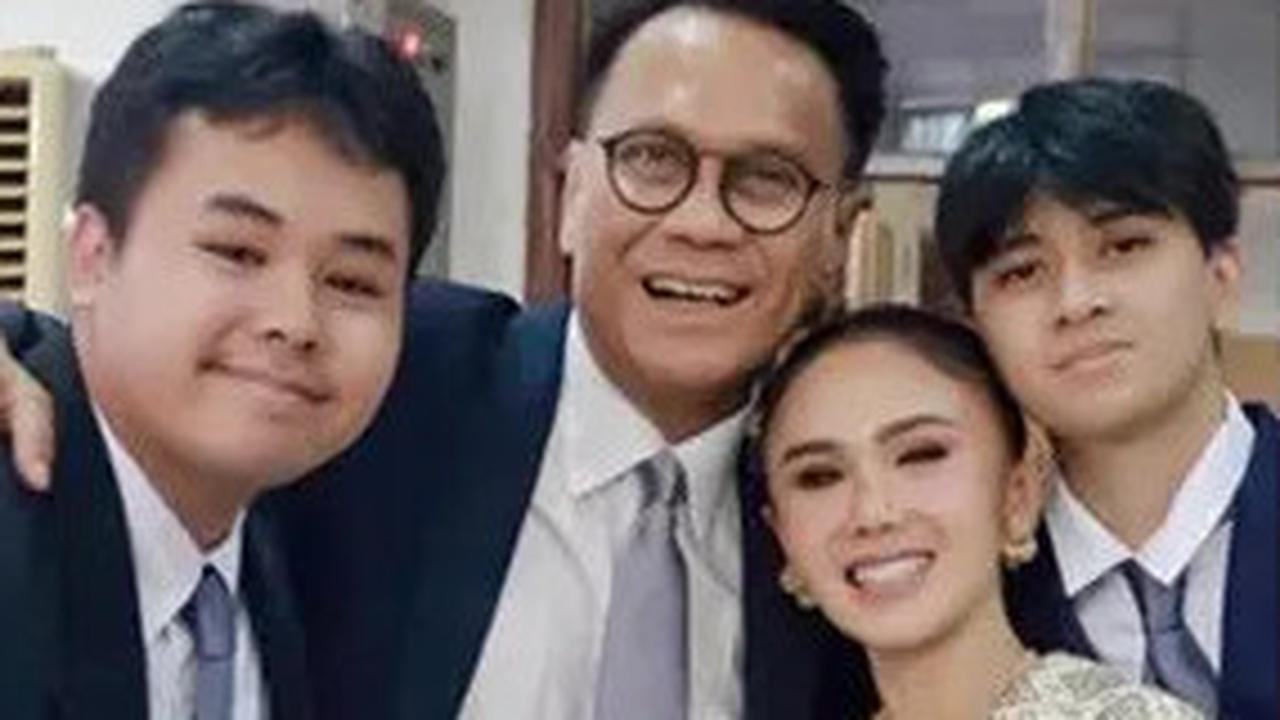 7 Potret Yuni Shara Bagikan Momen Ulang Tahun Mantan Suami Henry Siahaan ke-68, Meriah dengan Berbagai Ritual dan Tradisi Batak