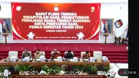 Ketua Komisi Pemilihan Umum Republik Indonesia (KPU RI) Hasyim Asy&rsquo;ari memimpin jalannya rapat pleno hasil rekapotulasi suara Pemilu 2024 di luar negeri hari ini, Rabu (28/2) siang (Liputan6.com/Muhammad Radityo Priyasmoro)